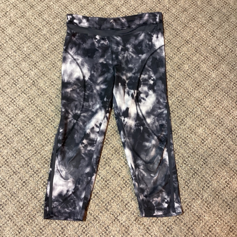 Intrigue Black White Gray Tie Dye Capri Spandex Athletic Leggings * Size Small